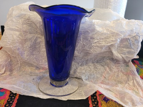 Beautiful Cobalt Blue With Clear Bottom Fluted Art Glass Vase With Ruffled Edge - Picture 13 of 15