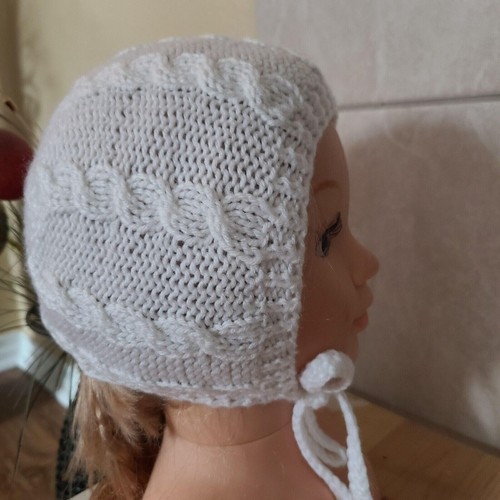 Baby Girl Hat BONNET Cable Knit Acrylic Handmade Knit White Size 7-10 Months - Imagen 10 de 13