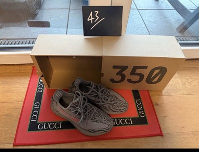 EU Größe 41 1/3- adidas Yeezy Boost 350 V2 Low Beluga 2.0