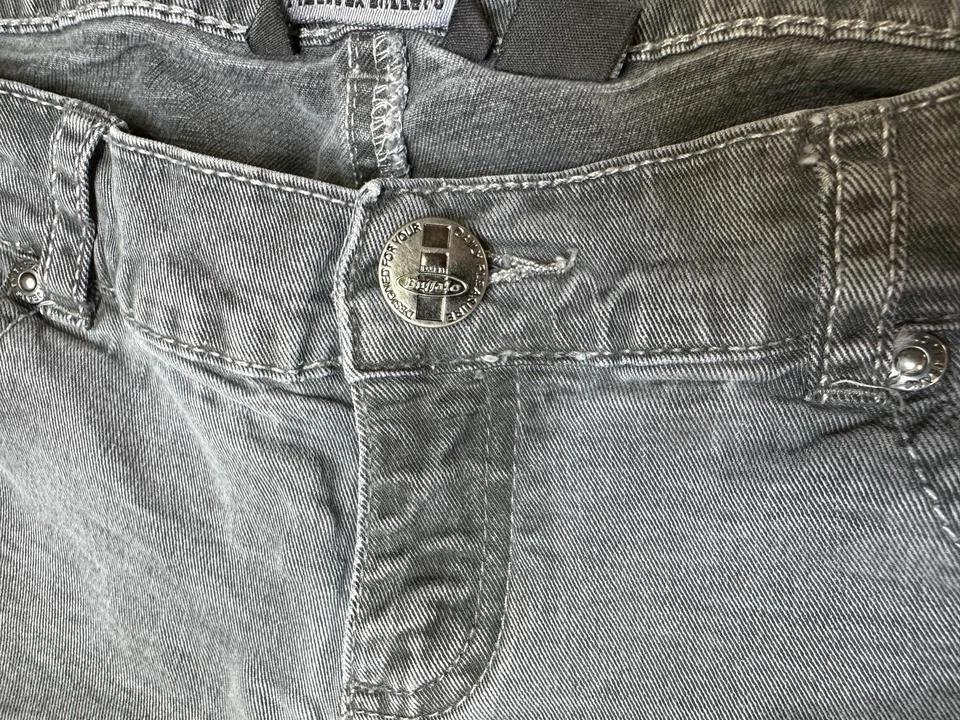 Jeans By Buffalo Womens Denim Shorts Gray Stretch Pockets Cotton Blend size 28/6 - Image 2 of 4