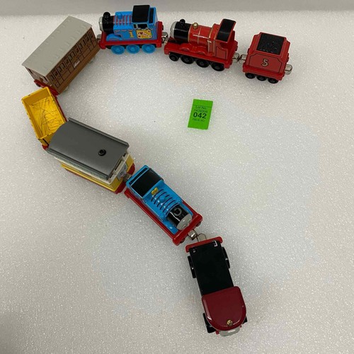 Thomas and Friends Trains - Lot of 8 - Picture 5 of 5