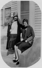 OLD PHOTO 2 WOMEN WEARING LIGHT COATS DRESSES AND CLOCHE HATS 1920S