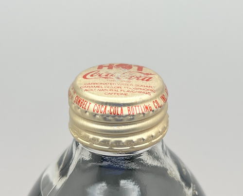 De colección Nueva Coca-Cola Fórmula 1985 Hot Gold Cap Sellado 16 OZ Botella de Vidrio C - Imagen 7 de 7