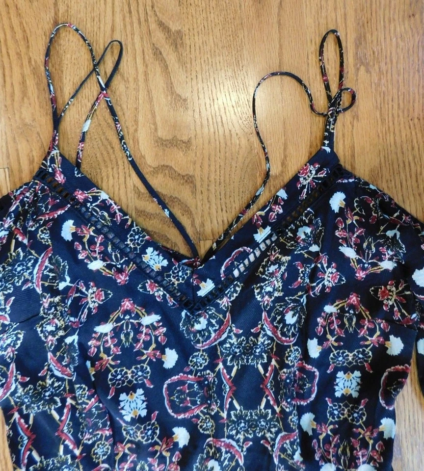 Nuevo con etiquetas Mameluco Corto Kendall Kylie Talla S Manga Larga Boho Manga Larga Negro Floral Foto 2 de 4