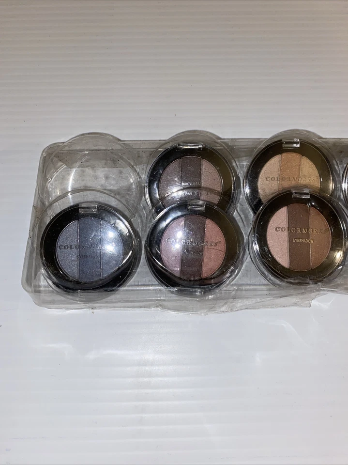 Circle of Beauty ColorWorks 9 眼影三件套和 4 腮红二重奏 ~ 罕见 ~ — 第 4/4 张图片