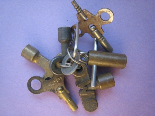 ANTIQUE VINTAGE ORIGINAL Lot # 4 of Various Keys