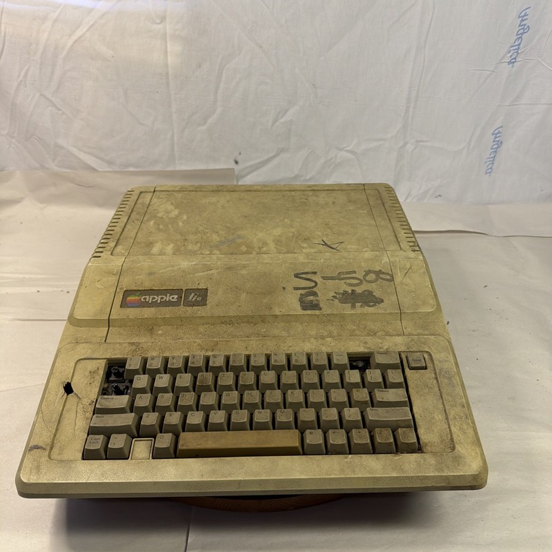 Vintage Apple lle Computer  - As It Is