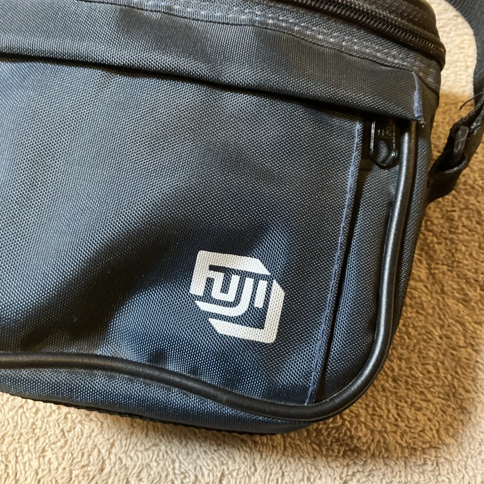 Bolso para cámara Fuji años 90 vintage con correa ajustable y bolsillo exterior azul Foto 2 de 4