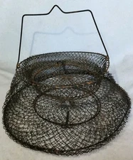 VINTAGE FISHING METAL WIRE LIVE BAIT BASKET CAGE COLLAPSIBLE NET FISH KEEPER 14"