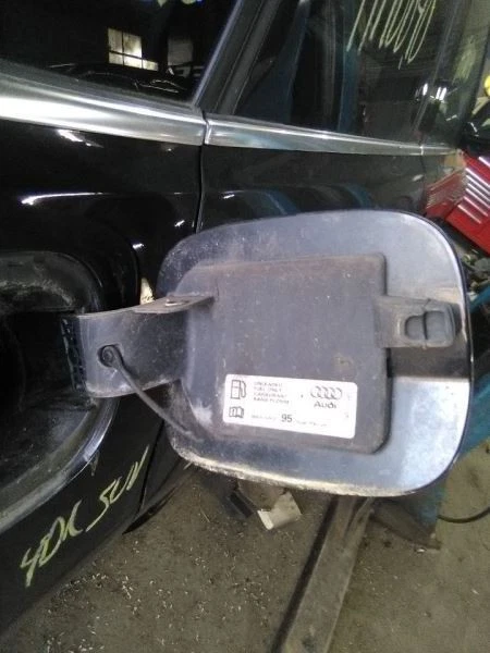 Audi Q5 2012 puerta de llenado de combustible Foto 2 de 4