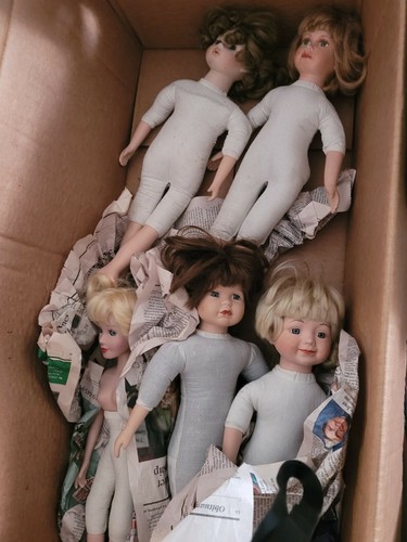 Vtg PORCELAIN DOLL Lot Disney Cinderella & More Very Rare Lot of porcelain dolls - Picture 5 of 11