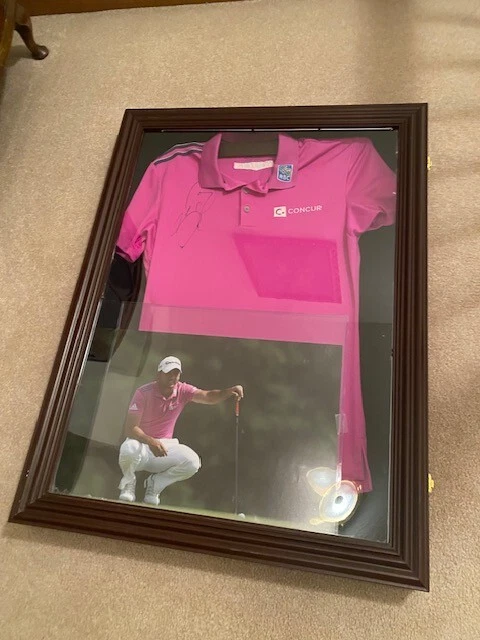 Polo usado torneo firmado por Jason Day en Shadowbox Foto 2 de 4