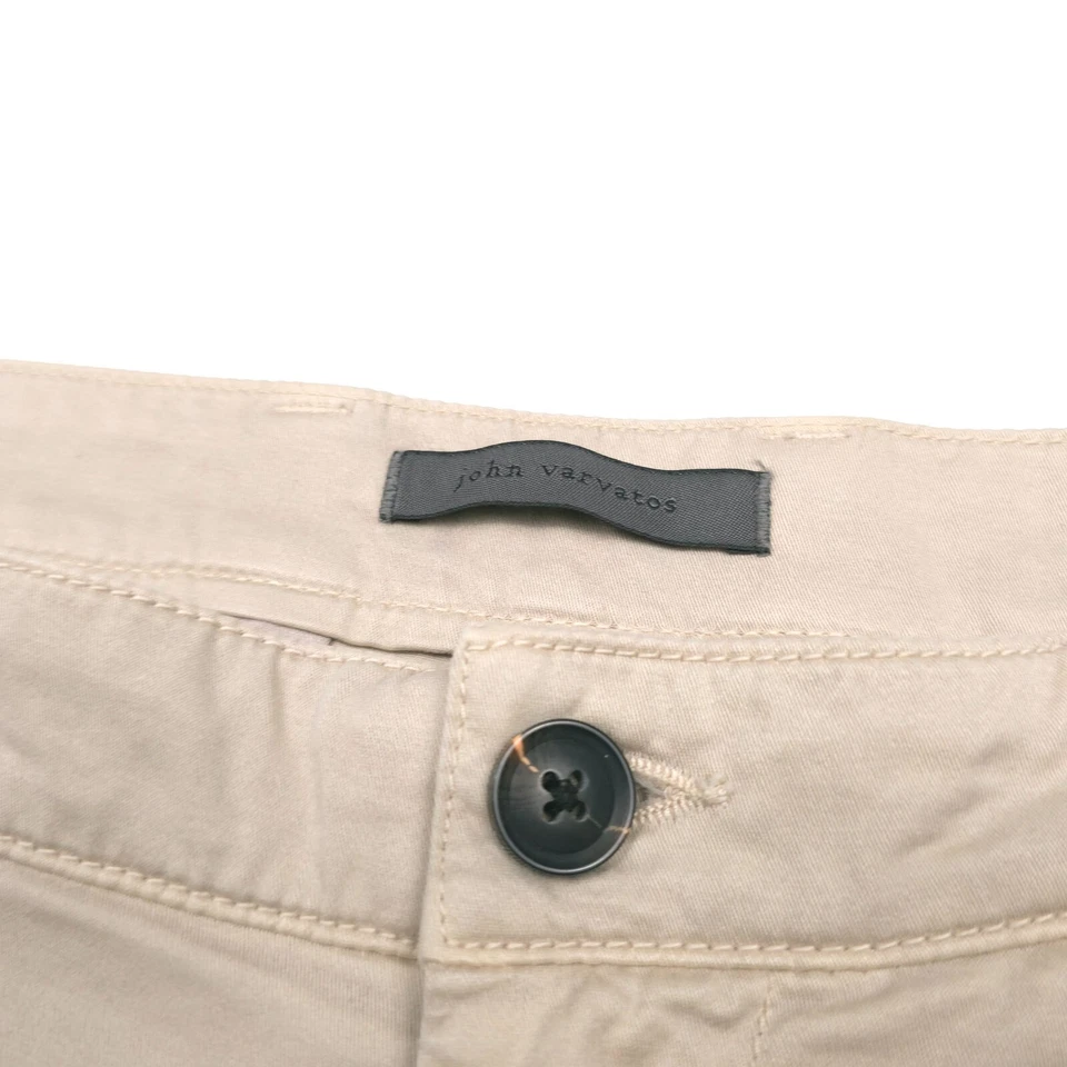 $148 Pantalones Cortos John Varvatos Johnny Frente Plano Fósil Beige Caqui Para Hombres Talla 34 Foto 2 de 4