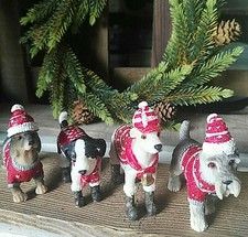 4 x Hund Weihnachtsdeko Hundefiguren Figur Hunde Schnauzer Dackel Pullover Schal