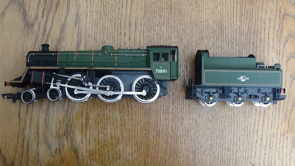 Mainline 37-053 BR 4-6-0 Standard class 4 in BR green boxed. - Image 4 of 4