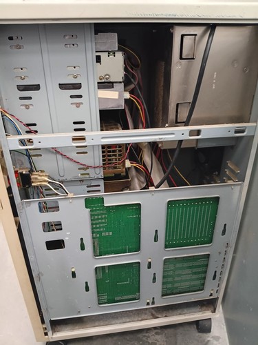 Vintage IBM 486 DX server PC - Picture 2 of 10