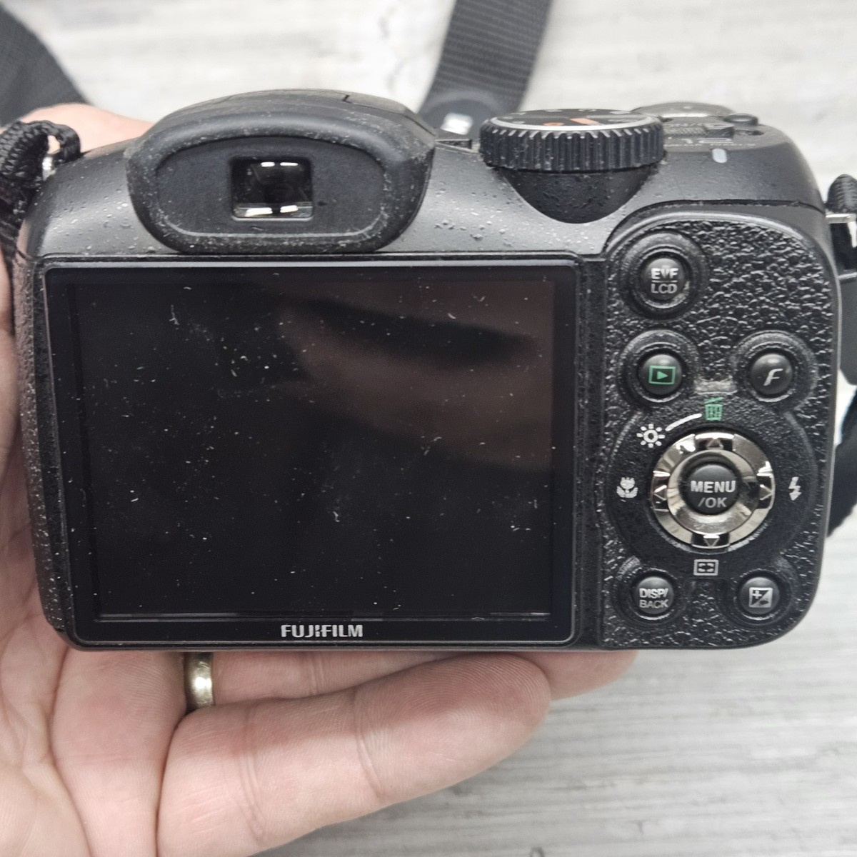 Fujifilm Fuji FinePix S1800 18x Wide Zoom Digital Camera Optical