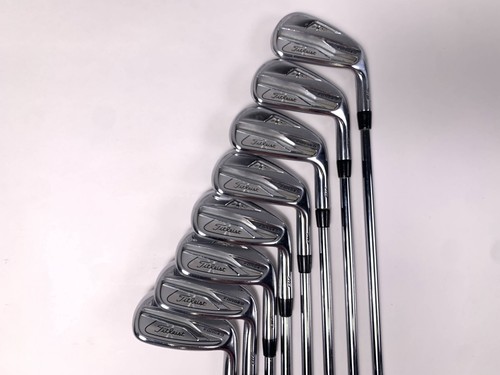 Set De Fers Titleist T300 2019 Pour Gaucher - 4-PW + GW - Tige Acier AMT Tour Blanc S300 Rigide