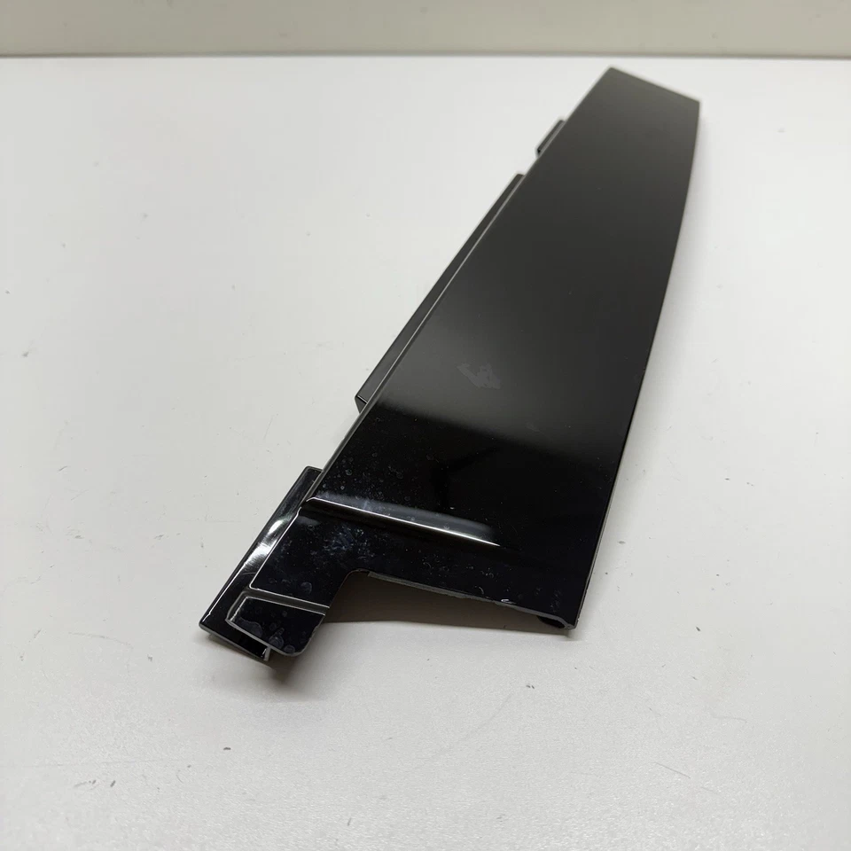 Chevrolet Malibu 2016-2025 puerta delantera izquierda pilar aplique moldura 84180744 OEM Foto 3 de 4