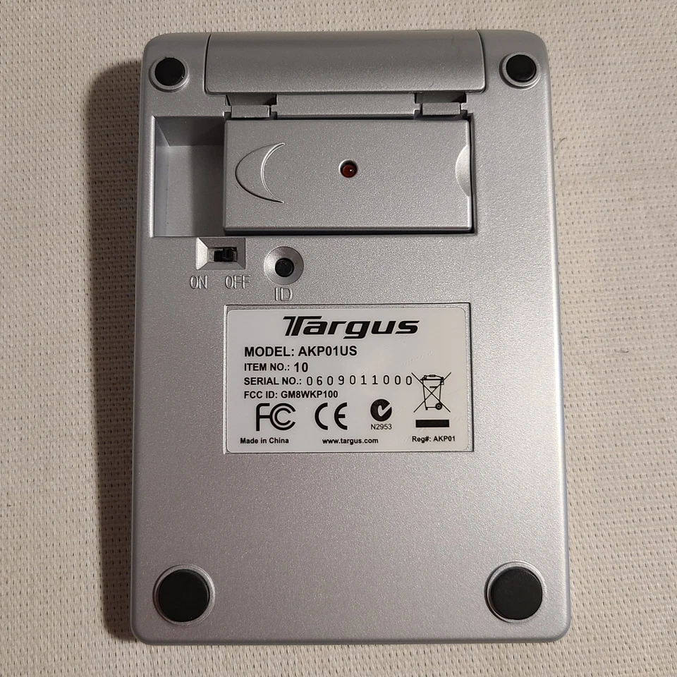 Targus Bluetooth Wireless Portable Numeric Keypad AKP01US W/ Receiver Silver  - Image 3 of 4