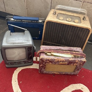 4 x Vintage radios & mini tv Ever Ready Sky King Robert’s etc