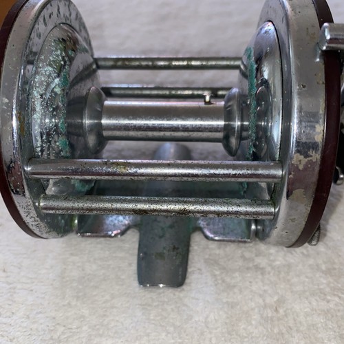 Carrete de pesca vintage Red Penn 500 Jigmaster (bonito) - Imagen 2 de 10
