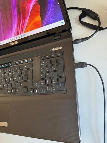 Asus X93S 18,4,FULL HD Core i7 2670QM, 16 GB, 1 TBHDD 1 TB SSD Win 11, Blu-ray - Imagen 4 de 7