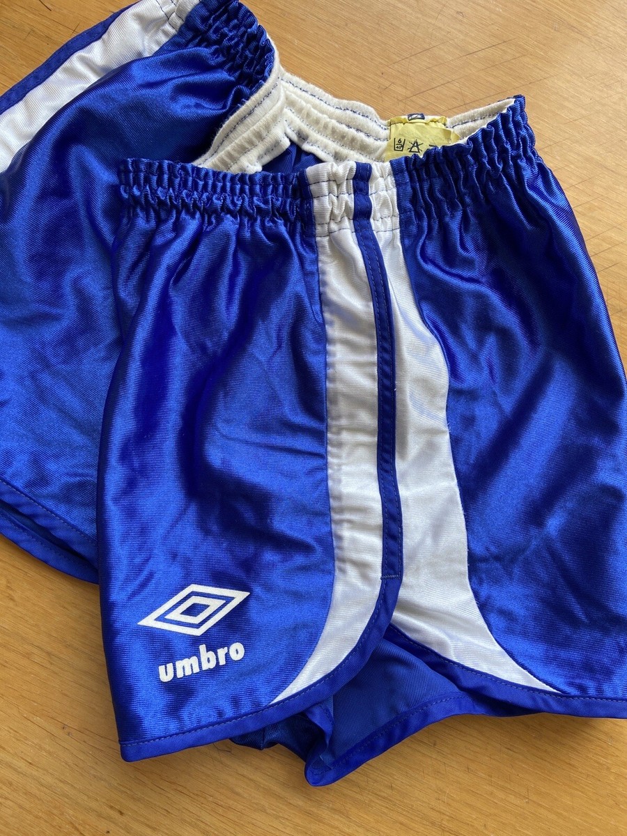 1980s UMBRO VINTAGE SHORTS FOOTBALL SOCCER sz 86 cm 32