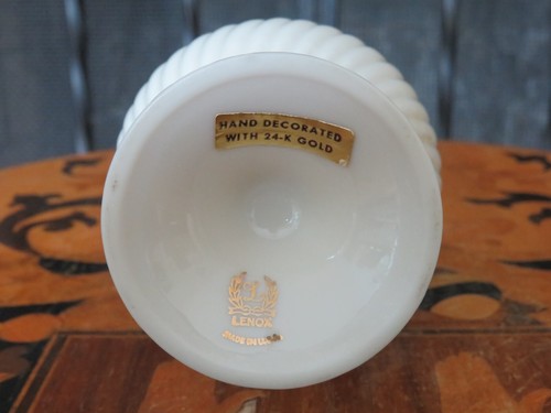 Vaso vintage Lenox USA avorio 7" piedistallo bocciolo costole oro 24 carati decorato a mano - Foto 6 di 7