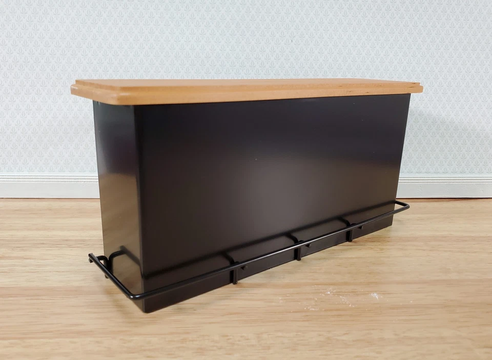 Contador de bar miniatura para casa de muñecas 3 taburetes de metal negro y madera de roble escala 1:12 grande Foto 2 de 4