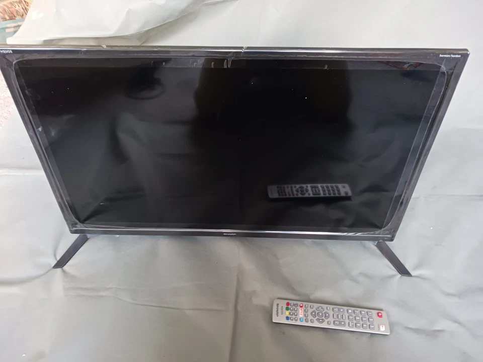 Sharp 32EE2K 32" Smart HD LED TV  - Image 2 of 4