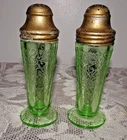 Hazel Atlas Poppy #2 Florentine Salt & Pepper Shakers Green Depression Uranium