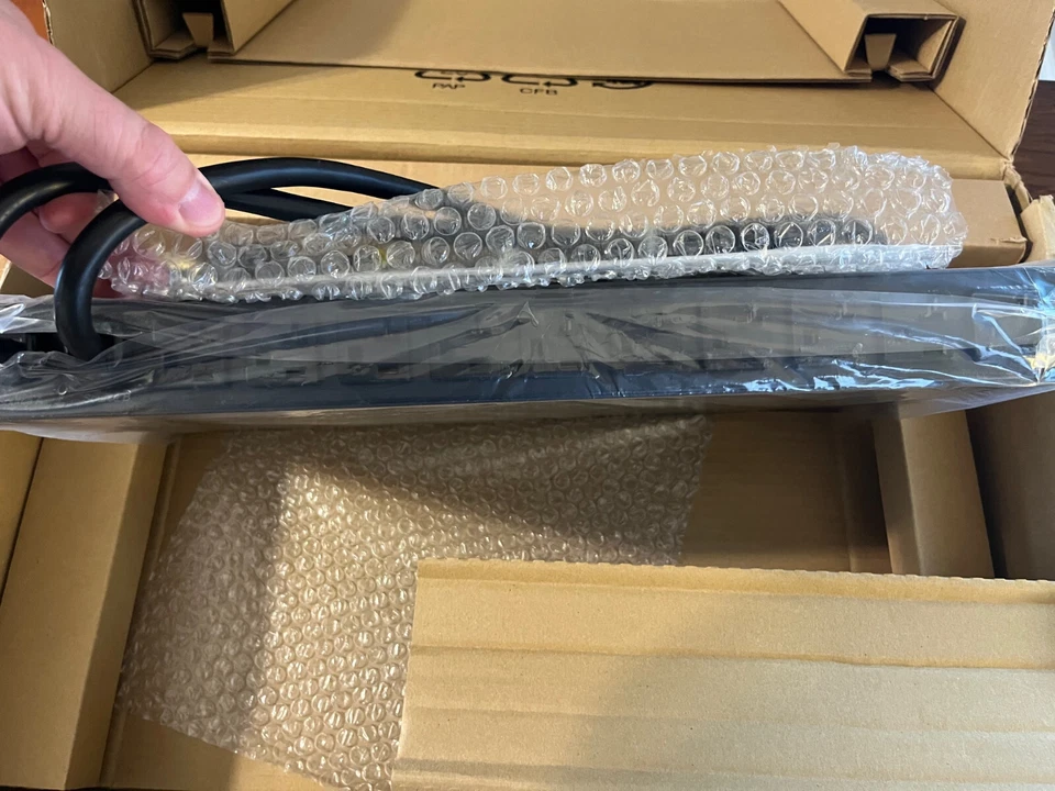 New, open box! APC AP7752 Automatic Transfer Switch Rackmountable - Image 3 of 3