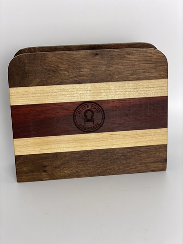 Soporte de servilleta hecho a mano Bluff Fort tres tonos luz oscura y madera roja marca Amish - Imagen 6 de 10
