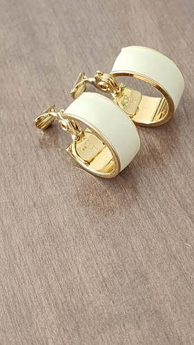 Monet Signed Cream Enamel Gold Tone Metal Hoop Clip On Earrings Vintage - Picture 5 of 11