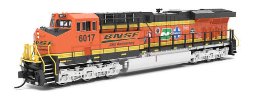 9880 GE ES44AC, BNSF 6017, 25 aniversario, sonido Paragon4/DC/DCC, N | Zustand: New