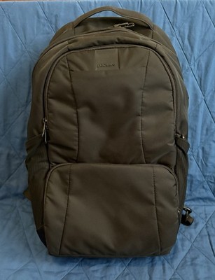 Pacsafe Metrosafe LS450 Anti-Theft Exomesh Slashguard 25L Black Travel Backpack