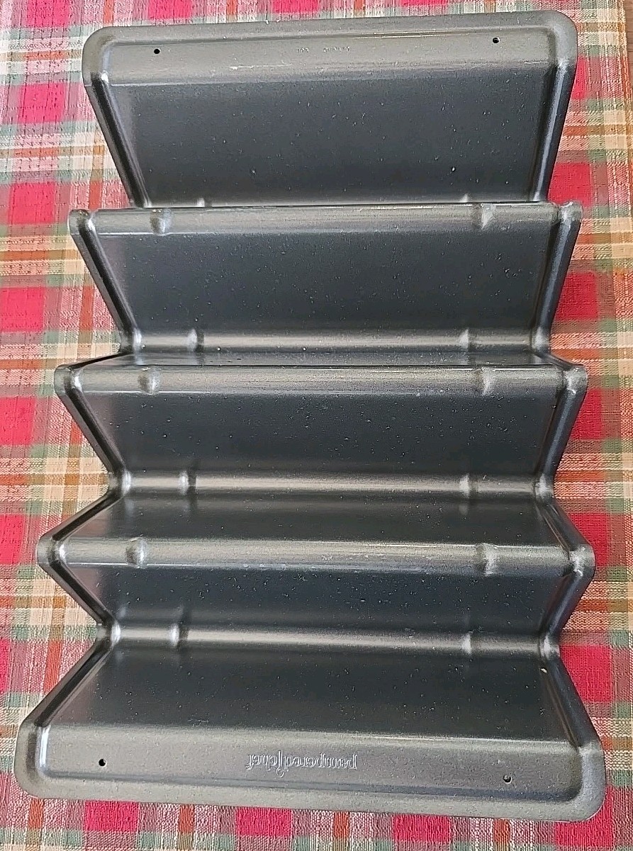 Pampered Chef Non-Stick V-Shaped Taco & Tortilla Baking Set - 2-Piece