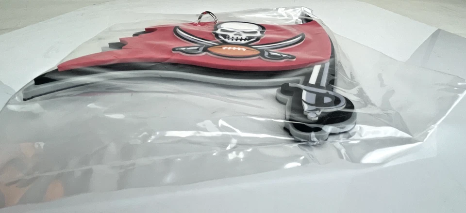 6 件全新授权 NFL 坦帕湾海盗队 36 英寸球迷链体育场版批发 — 第 3/4 张图片