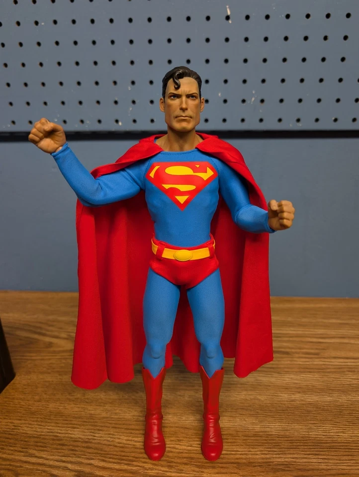Boneco Superman completo na caixa 1/6 | Sexta escala | DC Comics Sideshow 2014 - Imagem 4 de 4