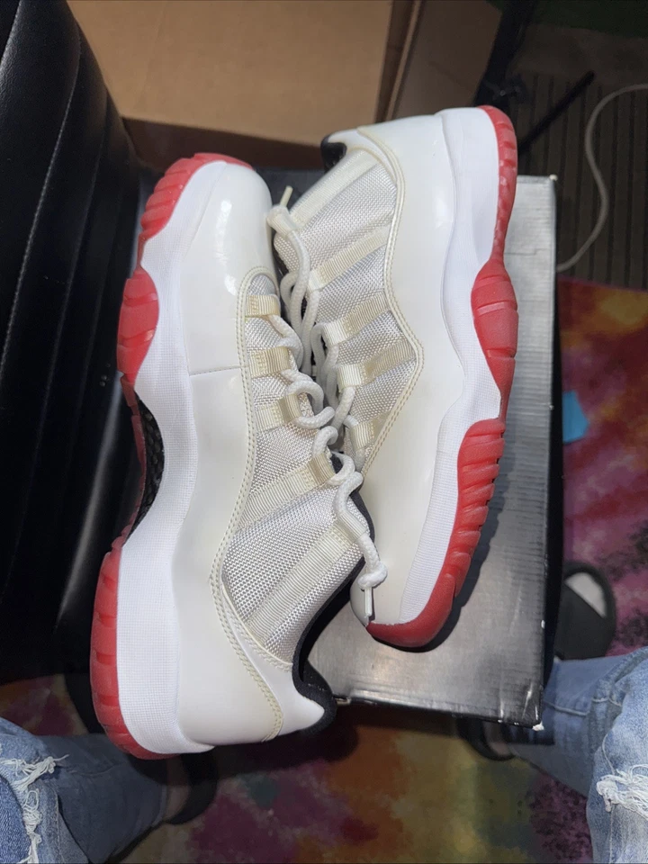 Air Jordan 11 ретро низкий вишневый низ размер 11 - Изображение 4 из 4