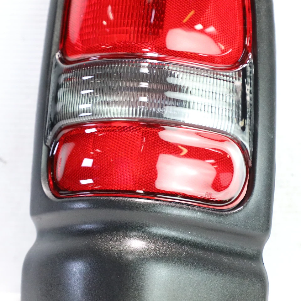 Lanterna traseira lateral direita Dodge RAM 1500 1994-2001 aftermarket - Imagem 2 de 4