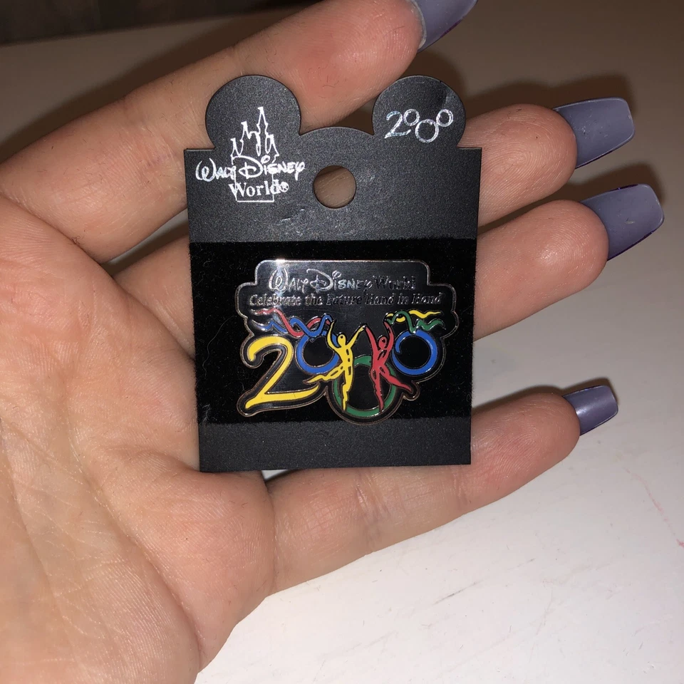 RARO Prendedor Coleccionable Conmemorativo Vintage Walt Disney World Año 2000 ¡Nuevo en Tarjeta! Foto 4 de 4