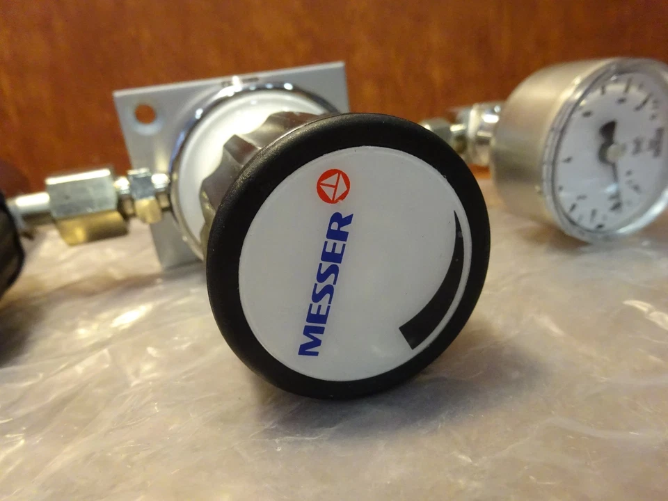 Messer stainless steel air gas pressure regulator 40/10bar - Image 4 of 4