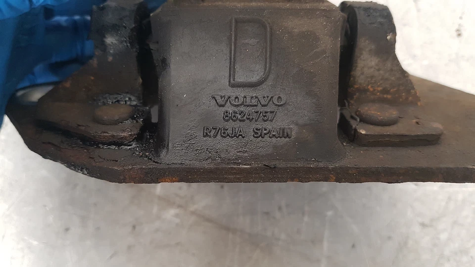 VOLVO V70 S60 2.3 t5 LOWER ENGINE MOUNT 8624757 - Image 4 of 4