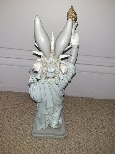 Warner Bros Store Bugs Bunny Statue - official souvenir Statue of Liberty -rare - Picture 5 of 6