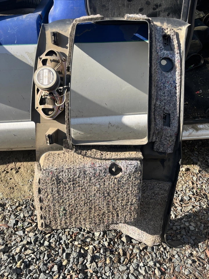 1998 - 2005 雪佛兰 S10 吉姆西 SONOMA 扩展车厢右四分之一窗装饰面板 原始设备制造商 — 第 3/3 张图片