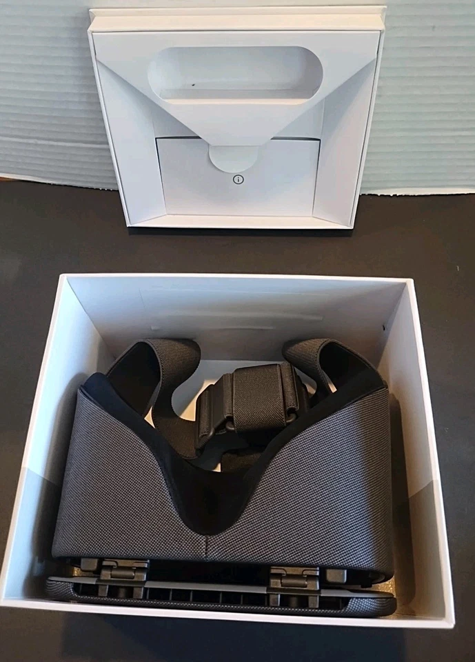 Google Daydream View Virtual Reality Headset Gray D9SHA No Remote - Image 3 of 4