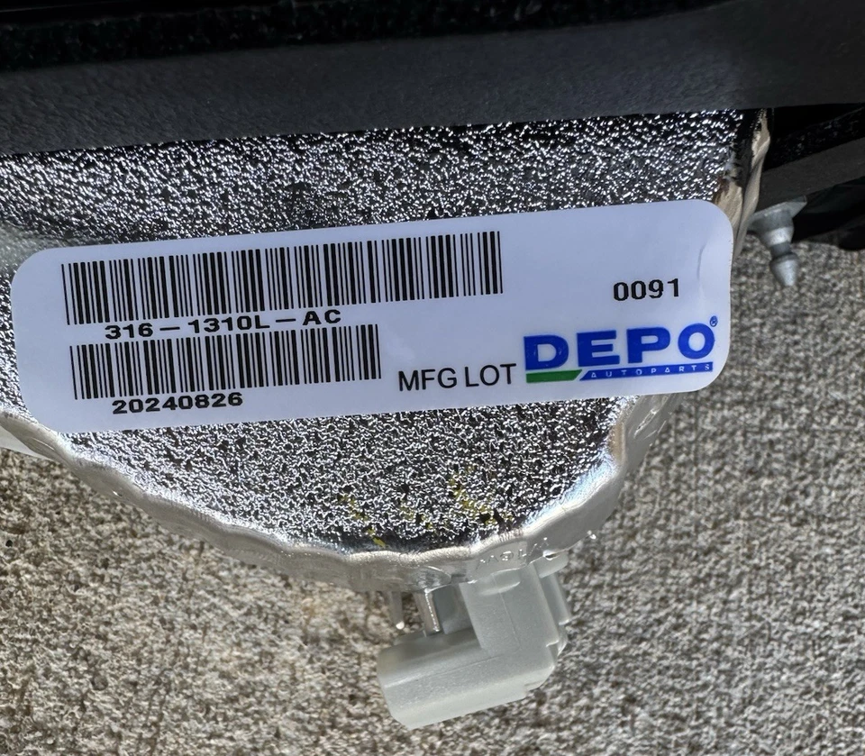 Nuevo conjunto de lámpara de respaldo Mazda 3 OEM lado del conductor izquierdo 316-1310L-AC caja abierta Foto 3 de 4