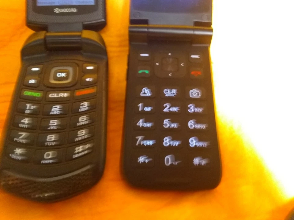 Teléfonos Celulares Abatibles Usados Verizon Kyocera Verizon Orbic Teléfono Abatible Cable de Audio CANTIDAD 2 Foto 2 de 4